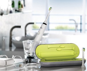 Philips Sonicare DiamondClean HX6942 / 04 - μοντέρνο μοντέλο οδοντόβουρτσας