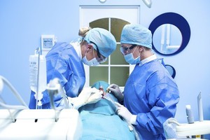 Τι είναι η ανύψωση κόλπων για οδοντικά εμφυτεύματα;