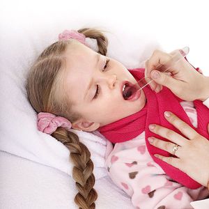 Καταπολέμηση της αμυγδαλίτιδας Πονόλαιμος σε ένα παιδί