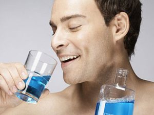 Πώς να ξεπλύνετε το στόμα σας με ροή;