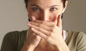 Ποια είναι η μυρωδιά από το στόμα που αντιστοιχεί στην ασθένεια